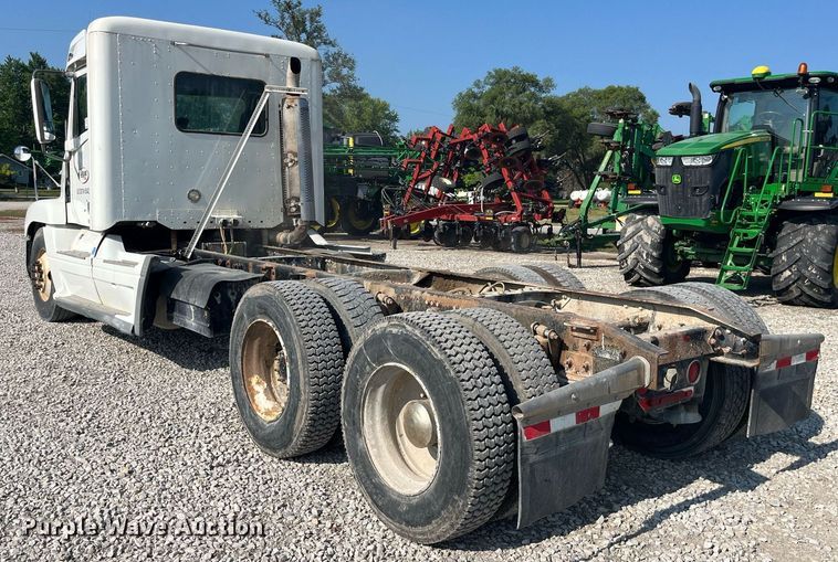 image for item DP0520 2000 Freightliner FLC120  truck cab and chassis