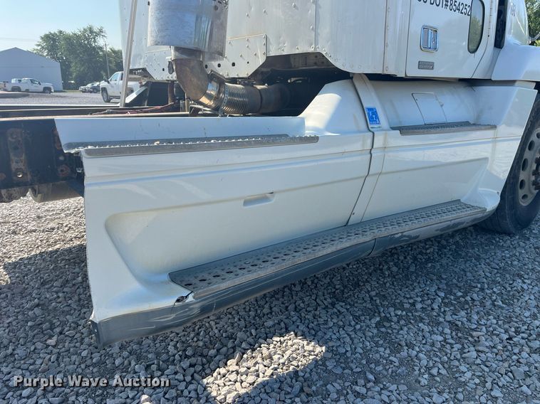 image for item DP0520 2000 Freightliner FLC120  truck cab and chassis