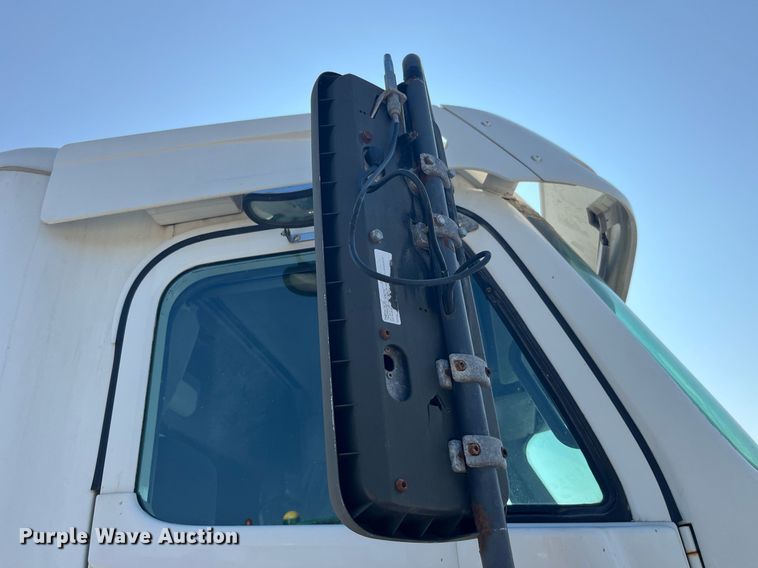 image for item DP0520 2000 Freightliner FLC120  truck cab and chassis