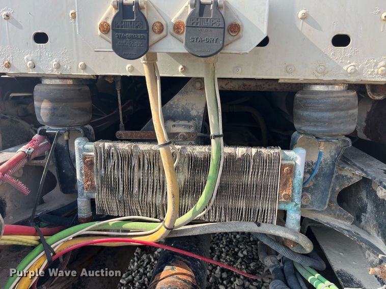 image for item DP0520 2000 Freightliner FLC120  truck cab and chassis