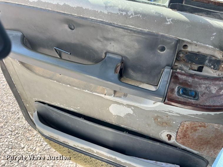 image for item DP0520 2000 Freightliner FLC120  truck cab and chassis