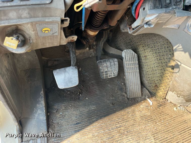 image for item DP0520 2000 Freightliner FLC120  truck cab and chassis