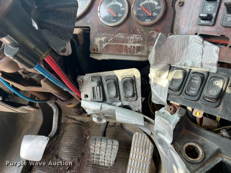 image for item DP0520 2000 Freightliner FLC120  truck cab and chassis