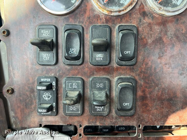 image for item DP0520 2000 Freightliner FLC120  truck cab and chassis