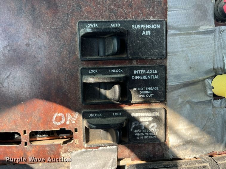 image for item DP0520 2000 Freightliner FLC120  truck cab and chassis