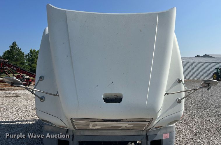 image for item DP0520 2000 Freightliner FLC120  truck cab and chassis