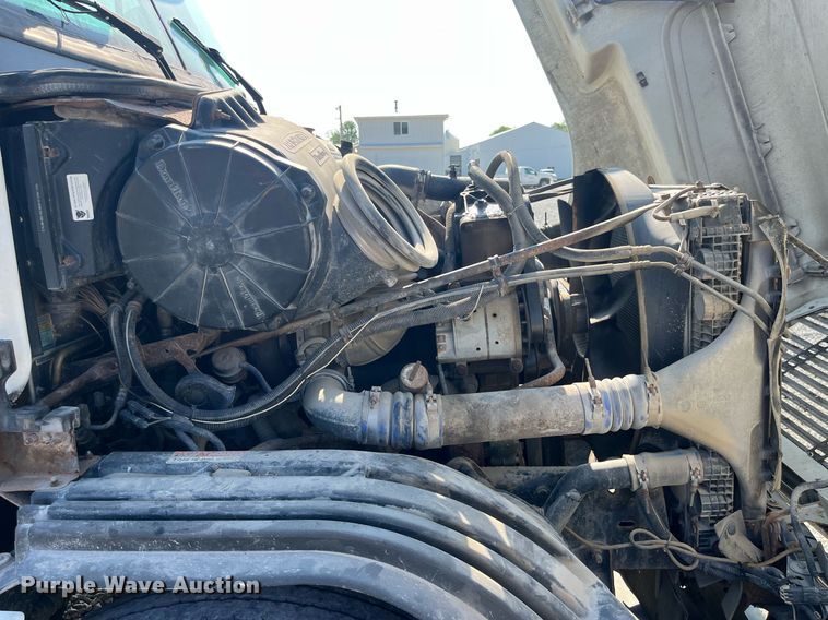 image for item DP0520 2000 Freightliner FLC120  truck cab and chassis