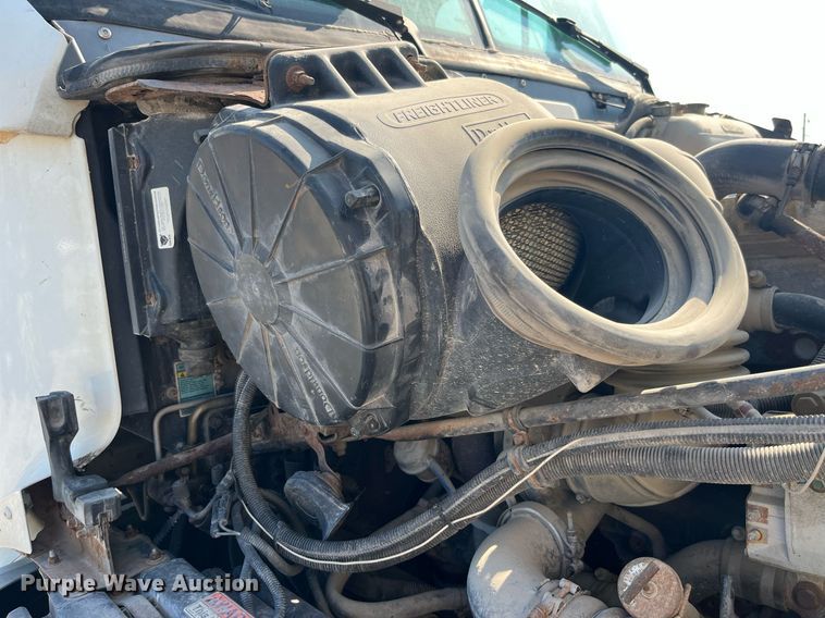 image for item DP0520 2000 Freightliner FLC120  truck cab and chassis