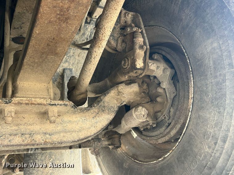 image for item DP0520 2000 Freightliner FLC120  truck cab and chassis