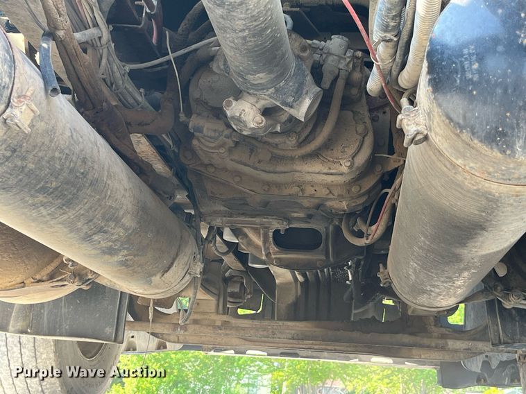 image for item DP0520 2000 Freightliner FLC120  truck cab and chassis