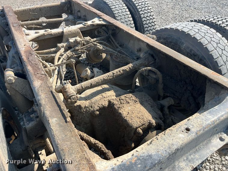 image for item DP0520 2000 Freightliner FLC120  truck cab and chassis