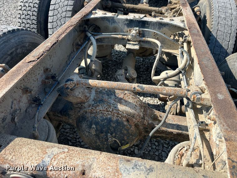 image for item DP0520 2000 Freightliner FLC120  truck cab and chassis