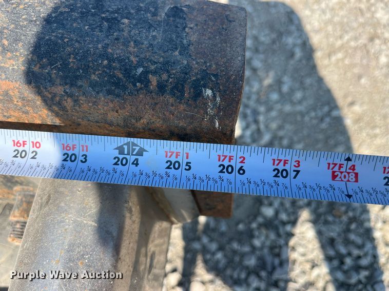 image for item DP0520 2000 Freightliner FLC120  truck cab and chassis