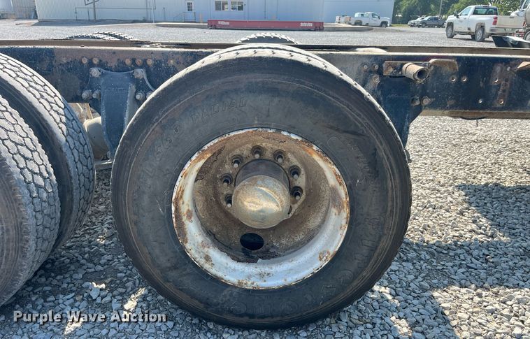 image for item DP0520 2000 Freightliner FLC120  truck cab and chassis