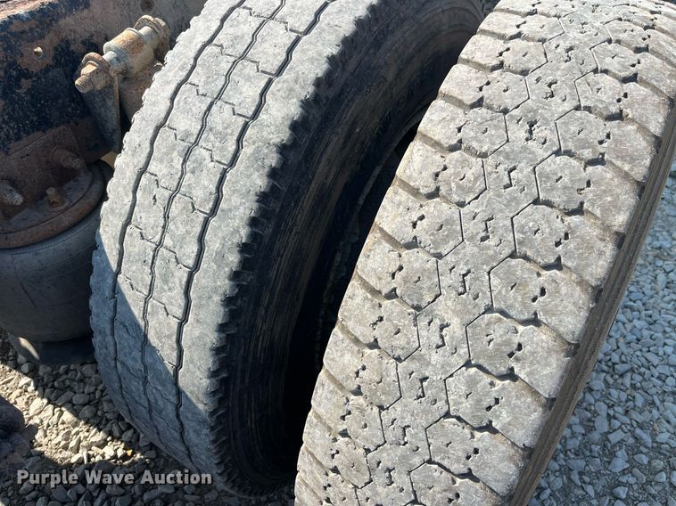 image for item DP0520 2000 Freightliner FLC120  truck cab and chassis