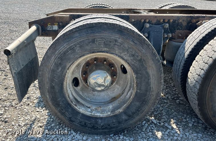 image for item DP0520 2000 Freightliner FLC120  truck cab and chassis