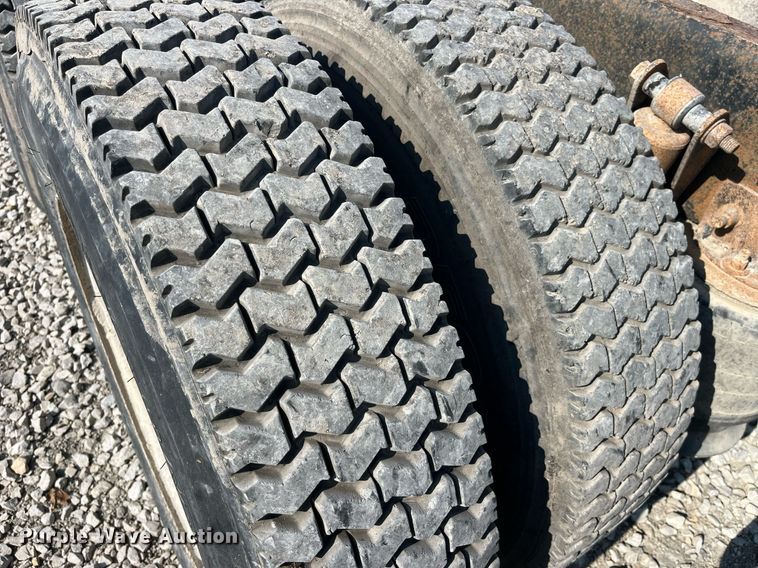 image for item DP0520 2000 Freightliner FLC120  truck cab and chassis