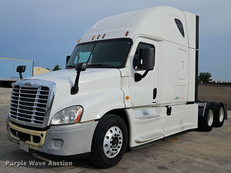 image for item DQ1789 2014 Freightliner Cascadia  semi truck