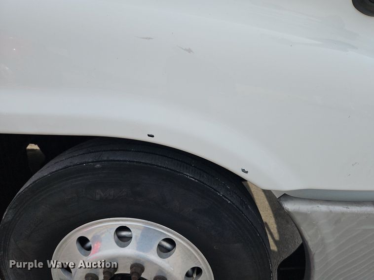 image for item DQ1789 2014 Freightliner Cascadia  semi truck