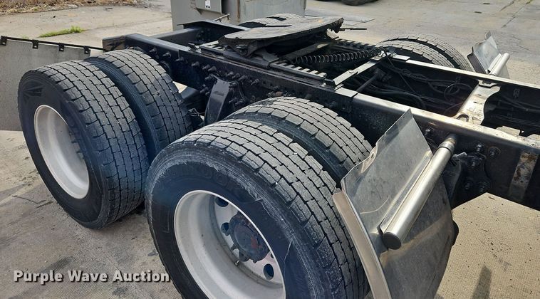 image for item DQ1789 2014 Freightliner Cascadia  semi truck