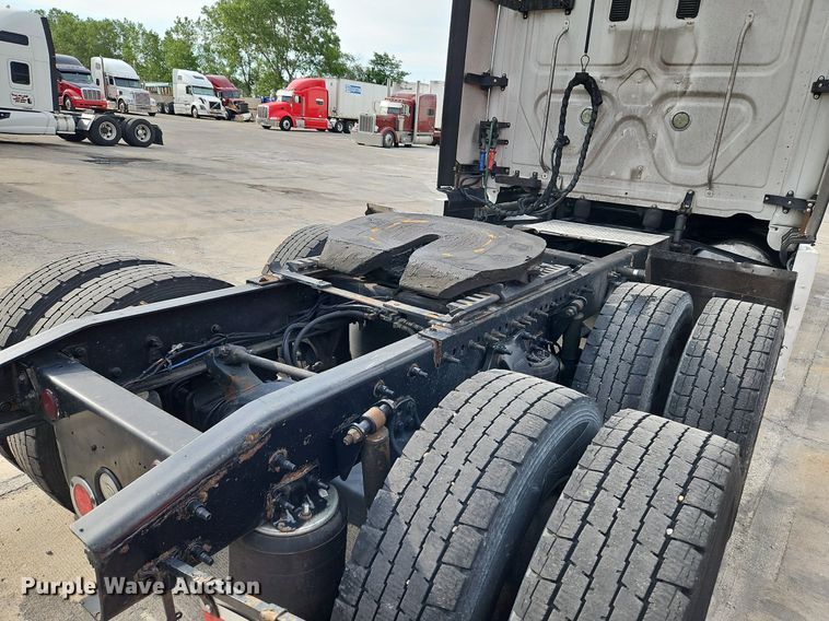 image for item DQ1789 2014 Freightliner Cascadia  semi truck