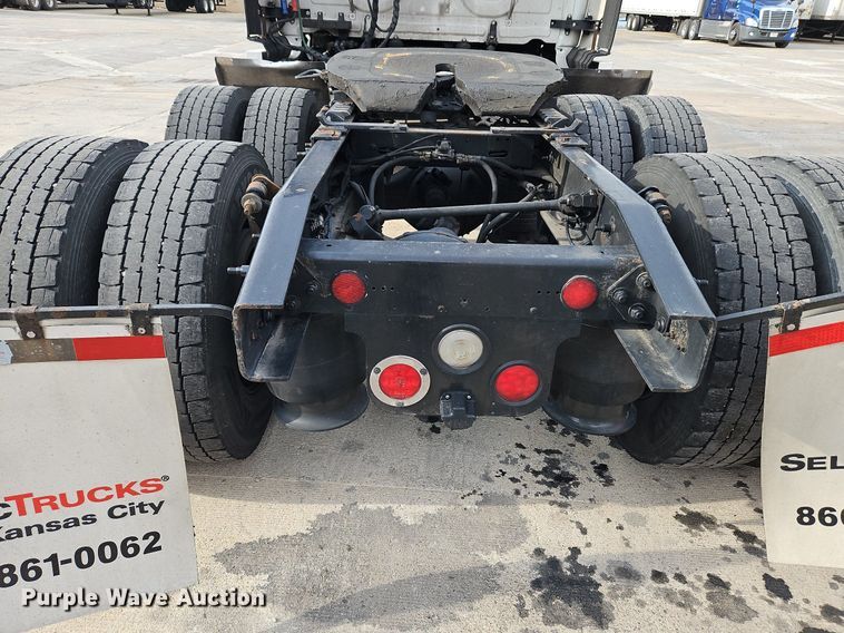 image for item DQ1789 2014 Freightliner Cascadia  semi truck