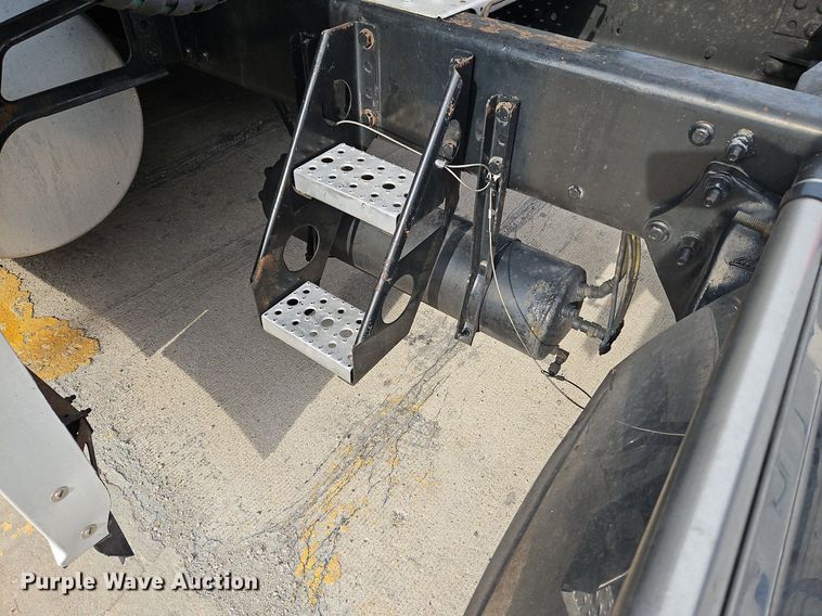 image for item DQ1789 2014 Freightliner Cascadia  semi truck