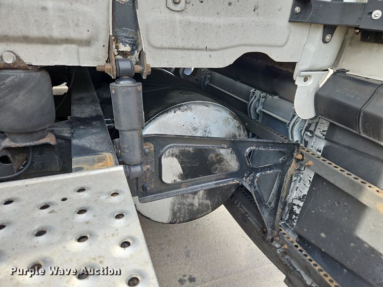 image for item DQ1789 2014 Freightliner Cascadia  semi truck