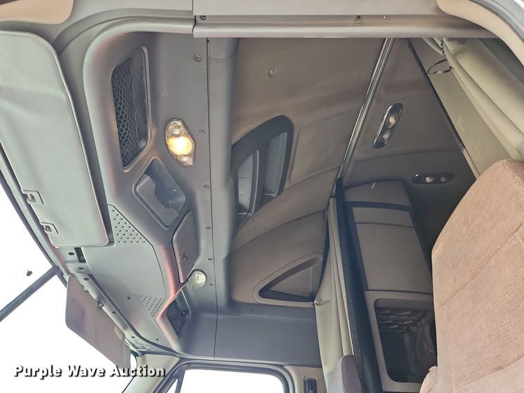 image for item DQ1789 2014 Freightliner Cascadia  semi truck