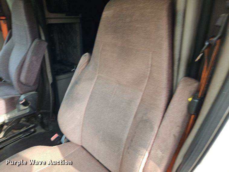 image for item DQ1789 2014 Freightliner Cascadia  semi truck