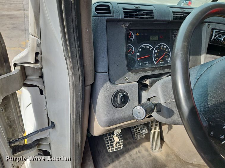 image for item DQ1789 2014 Freightliner Cascadia  semi truck