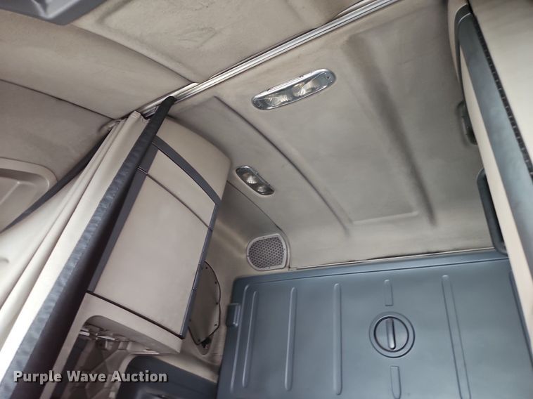 image for item DQ1789 2014 Freightliner Cascadia  semi truck