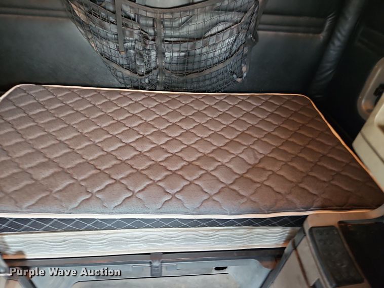 image for item DQ1789 2014 Freightliner Cascadia  semi truck