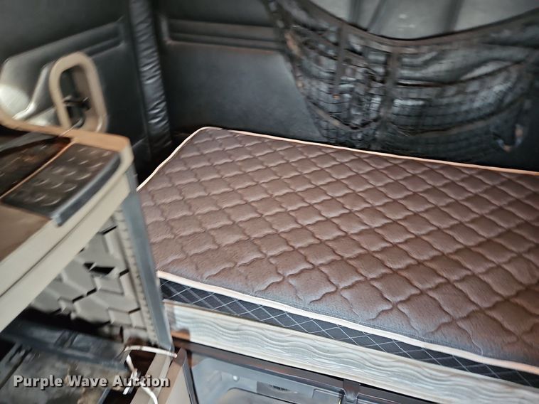 image for item DQ1789 2014 Freightliner Cascadia  semi truck