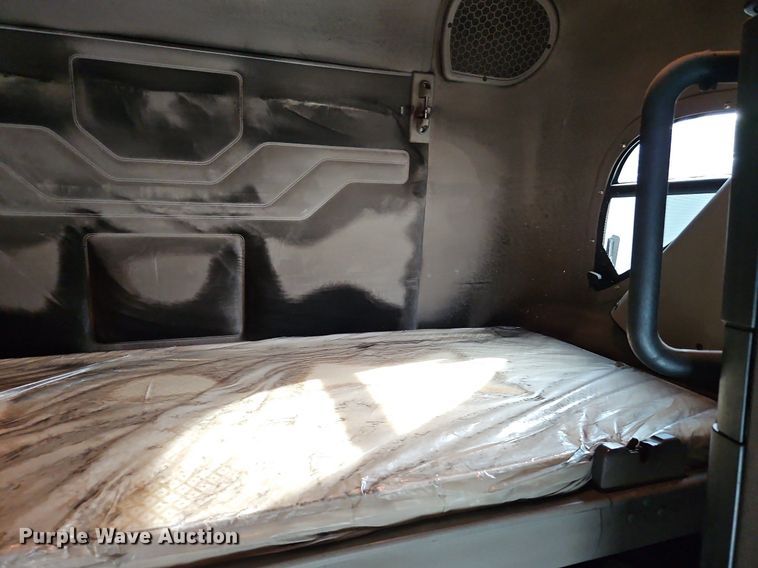 image for item DQ1789 2014 Freightliner Cascadia  semi truck