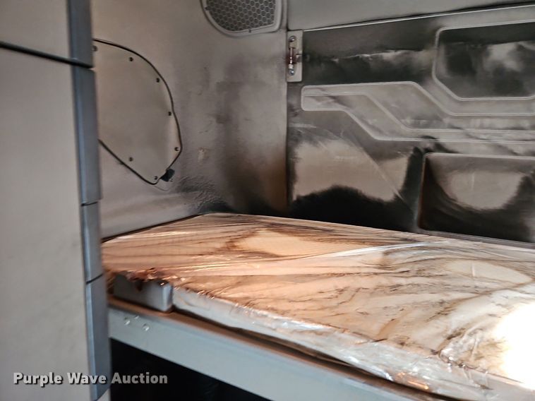 image for item DQ1789 2014 Freightliner Cascadia  semi truck