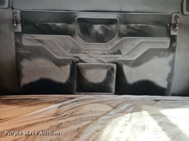 image for item DQ1789 2014 Freightliner Cascadia  semi truck