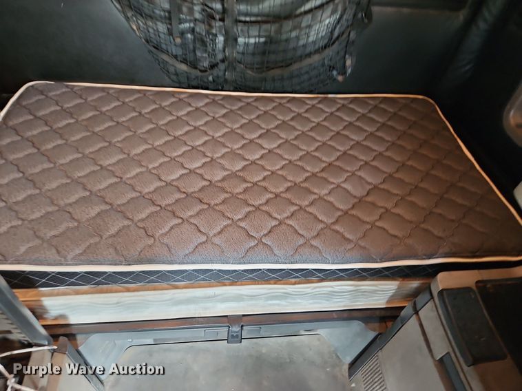 image for item DQ1789 2014 Freightliner Cascadia  semi truck