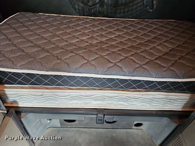 image for item DQ1789 2014 Freightliner Cascadia  semi truck