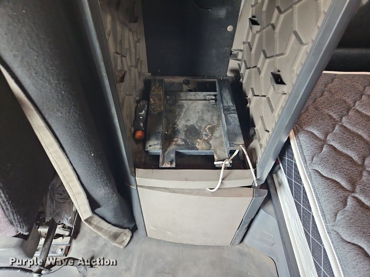 image for item DQ1789 2014 Freightliner Cascadia  semi truck