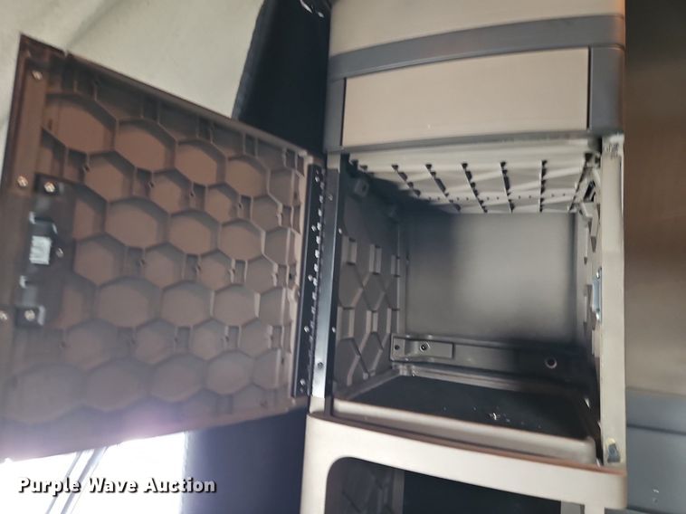 image for item DQ1789 2014 Freightliner Cascadia  semi truck