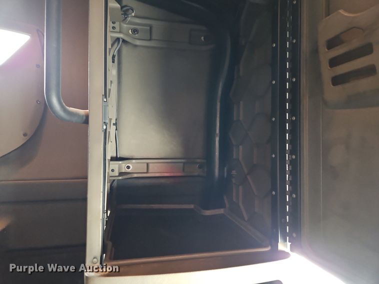 image for item DQ1789 2014 Freightliner Cascadia  semi truck