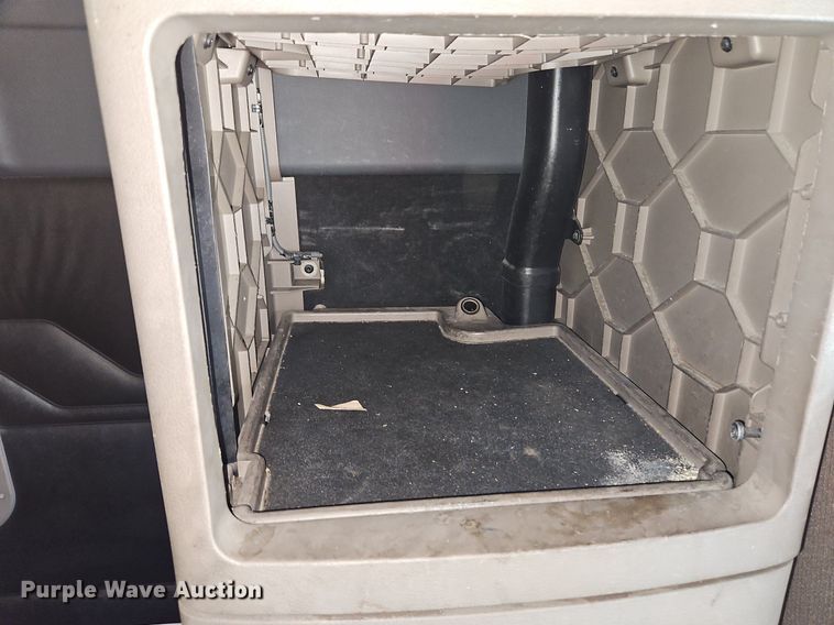 image for item DQ1789 2014 Freightliner Cascadia  semi truck