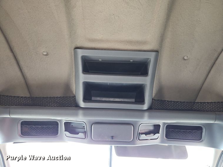 image for item DQ1789 2014 Freightliner Cascadia  semi truck