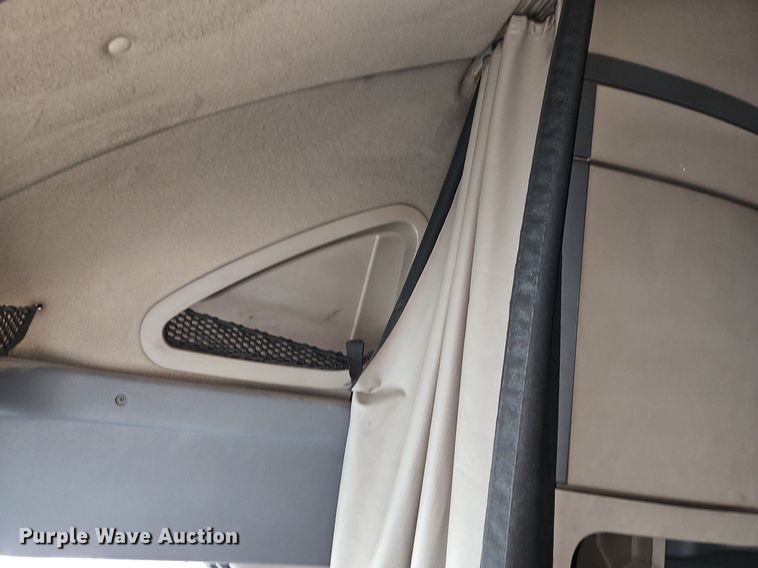 image for item DQ1789 2014 Freightliner Cascadia  semi truck