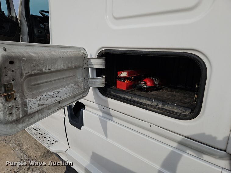 image for item DQ1789 2014 Freightliner Cascadia  semi truck