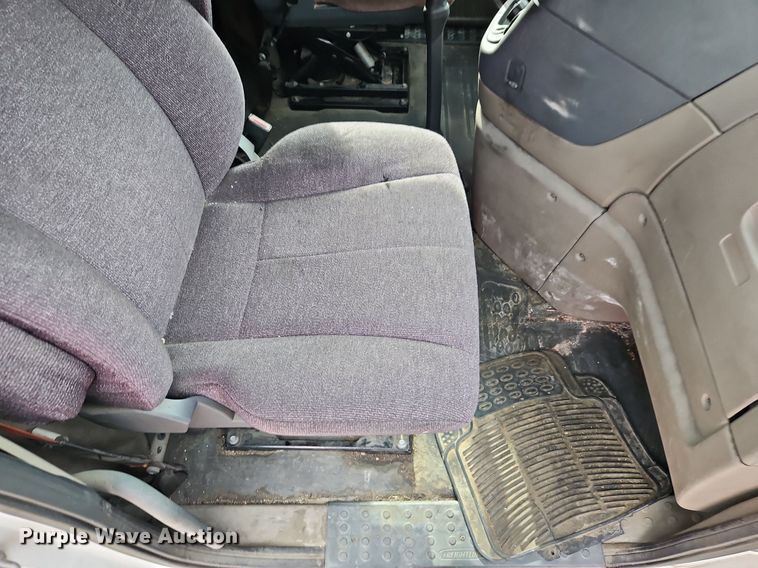 image for item DQ1789 2014 Freightliner Cascadia  semi truck