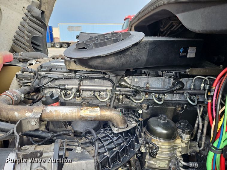 image for item DQ1789 2014 Freightliner Cascadia  semi truck