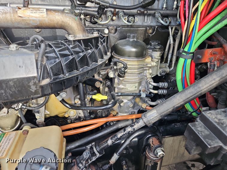 image for item DQ1789 2014 Freightliner Cascadia  semi truck