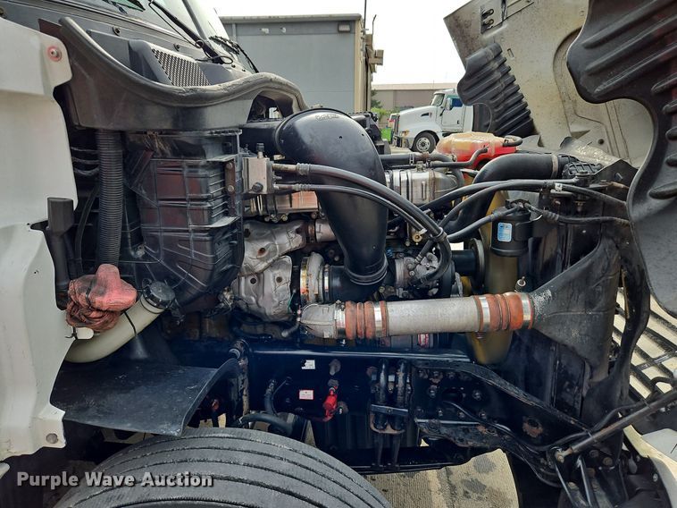 image for item DQ1789 2014 Freightliner Cascadia  semi truck